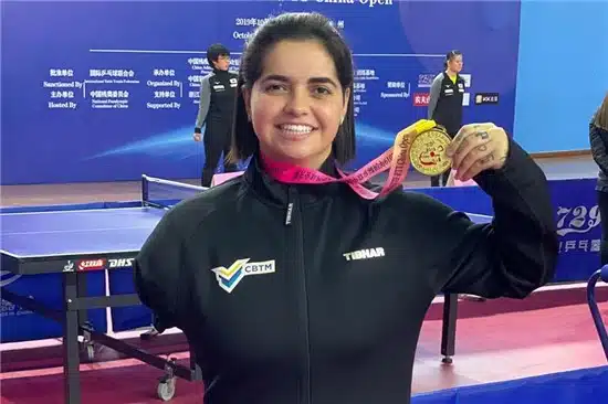 Bruna Alexandre foi ouro no Aberto Paralímpico da China de tênis de mesa