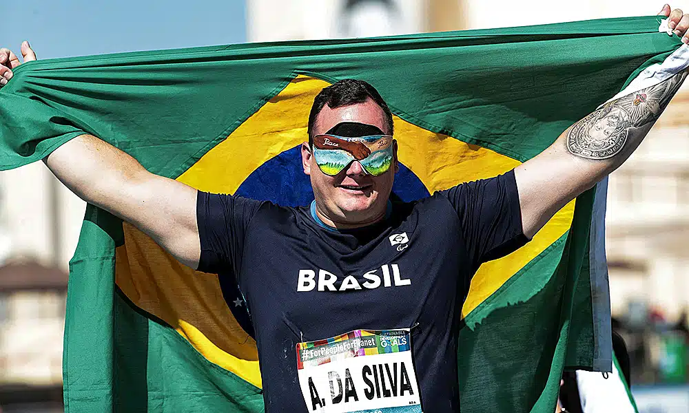Alessandro Rodrigo foi ouro no Mundial de Atletismo Paralímpico de Dubai no lançamento de disco