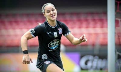 Fora de casa, Corinthians sai na frente do São Paulo