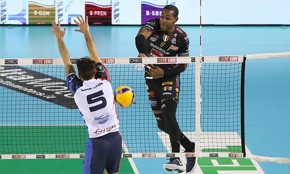 Leal, no Civitanova, pelo italiano de vôlei