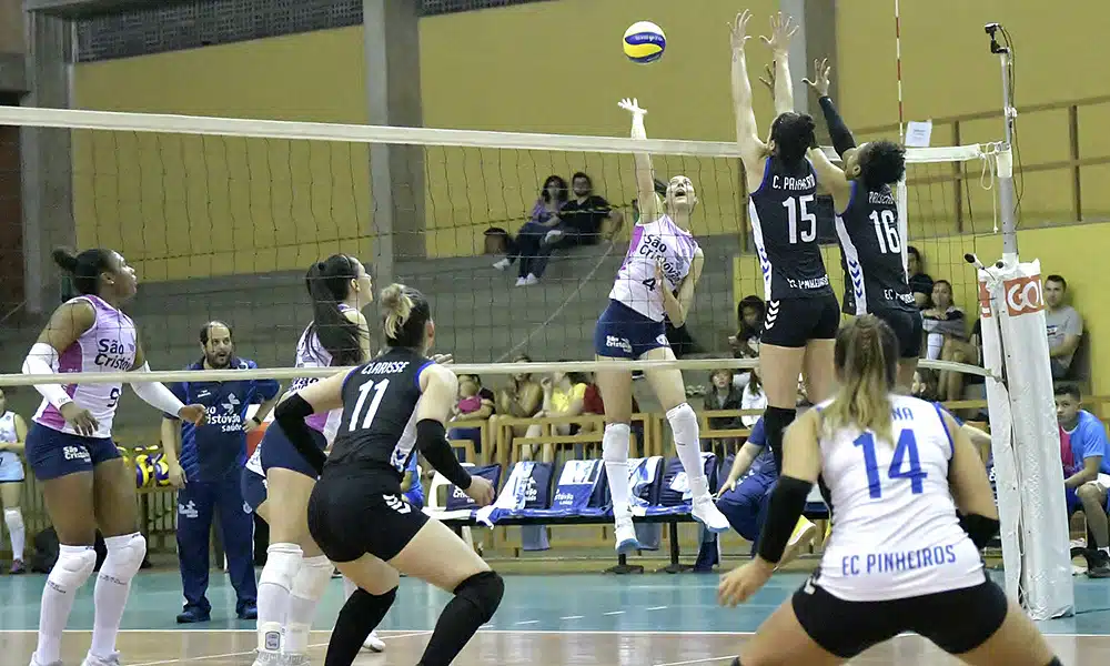 Pinheiros vence o São Caetano na Superliga feminina de vôlei