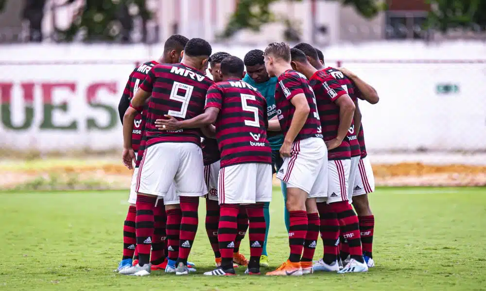 Flamengo bate atual campeão na estreia da Libertadores