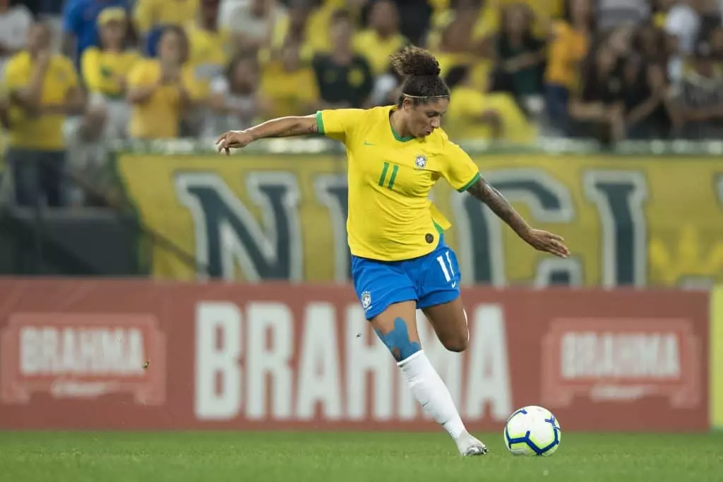 Cristiane - Brasil - Pia