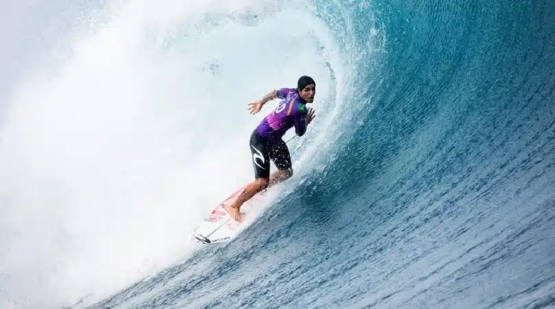 Paris-2024 Gabriel Medina surfe Taiti
