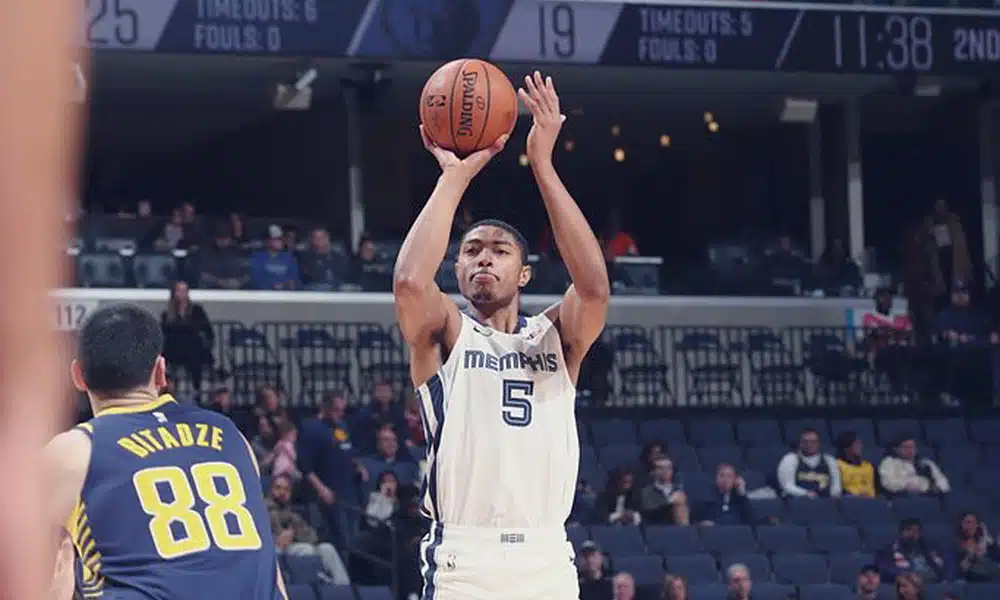 Bruno Caboclo chuta para o Memphis Grizzlies na NBA