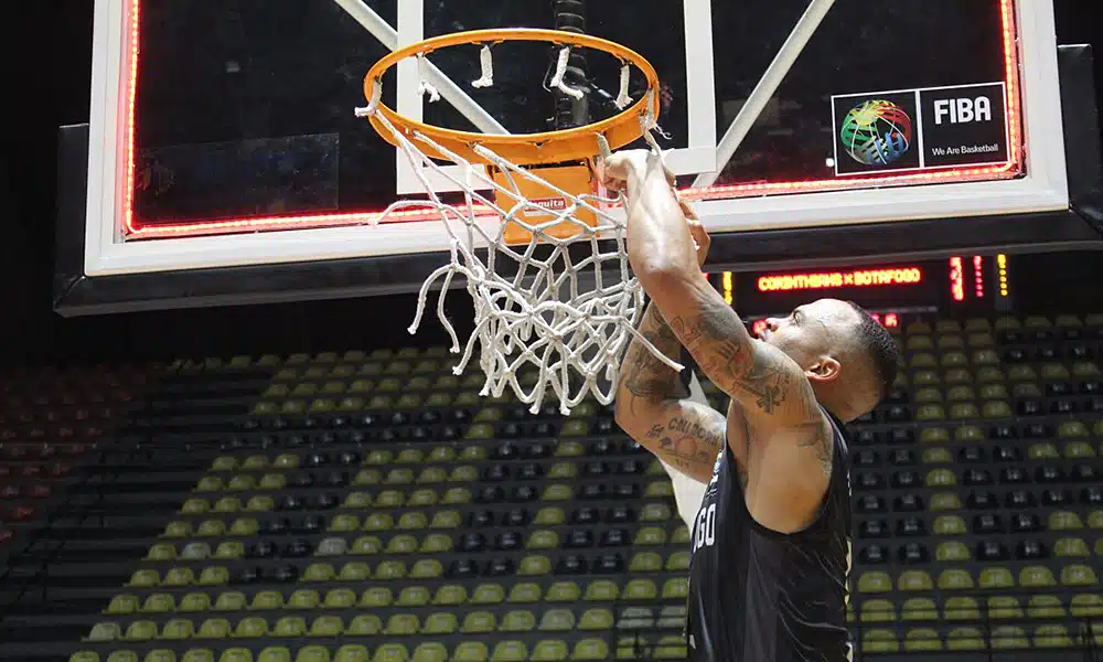 Jamaal, campeão da Liga Sul-Americana de basquete com o Botafogo