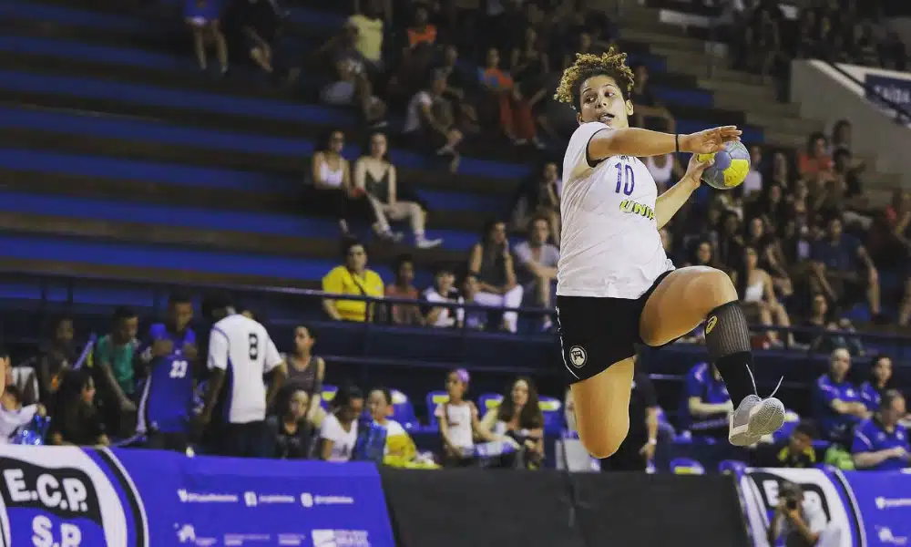 Pela Liga Nacional de Handebol feminino, Pinheiros vence bem e avança a final. Na outra partida, São Bernardo perde, mas avança pelo saldo de gols.