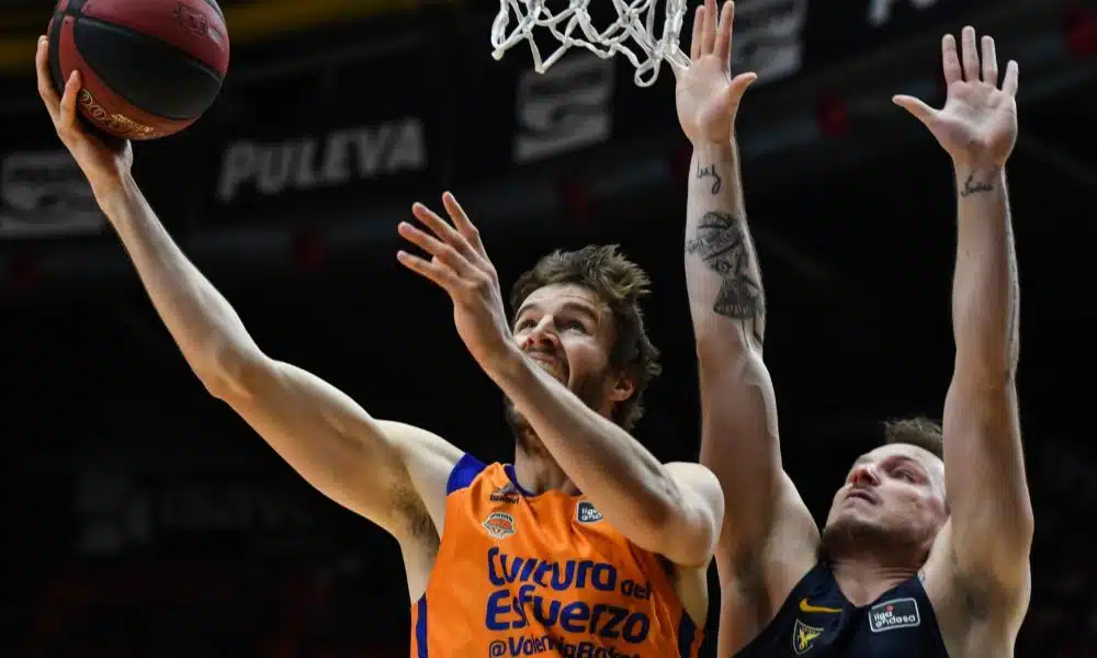 Rafa Luz jogando pelo Murcia - Foto: Divulgação/Ucam Murcia