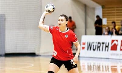 Larissa Araújo, do Cluj Napoca, no campeonato romeno de handebol