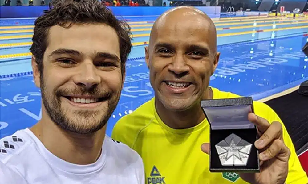 Marcelo Chierighini e João Gomes Júnior com as medalhas conquistadas na etapa de Shenzhen da Fina Swim Champions Series de natação
