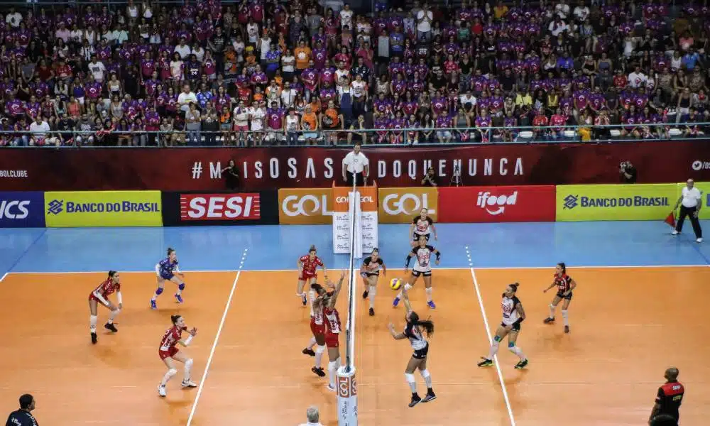 Sesi Bauru vence Osasco em confronto direto e assume 4º lugar superliga ranking reunião