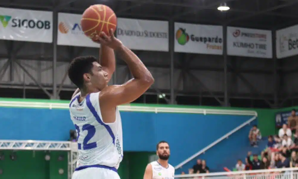 Na parte baixa da tabela, Pato Basquete vence Basquete Cearense unifacisa nbb