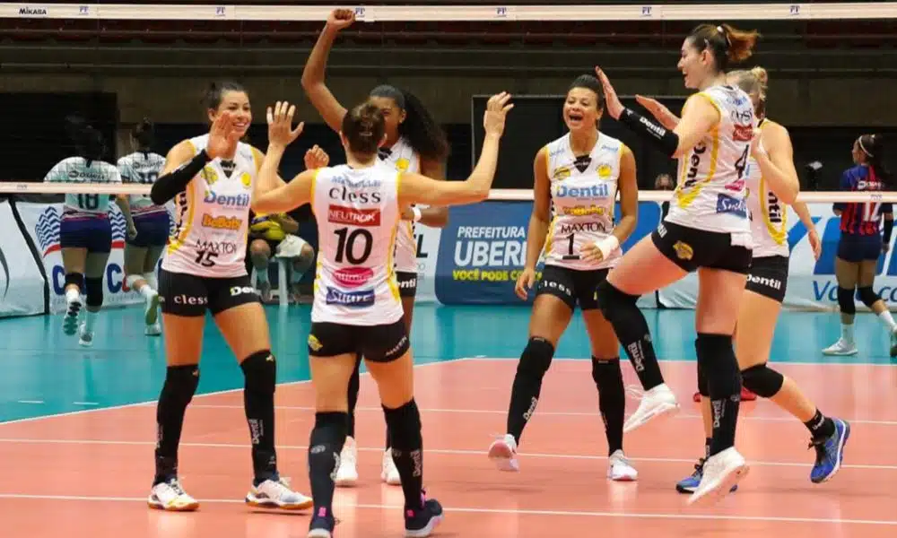 Praia Clube enfrenta o Flamengo pela Superliga. (Foto: Raphael Oliveira)