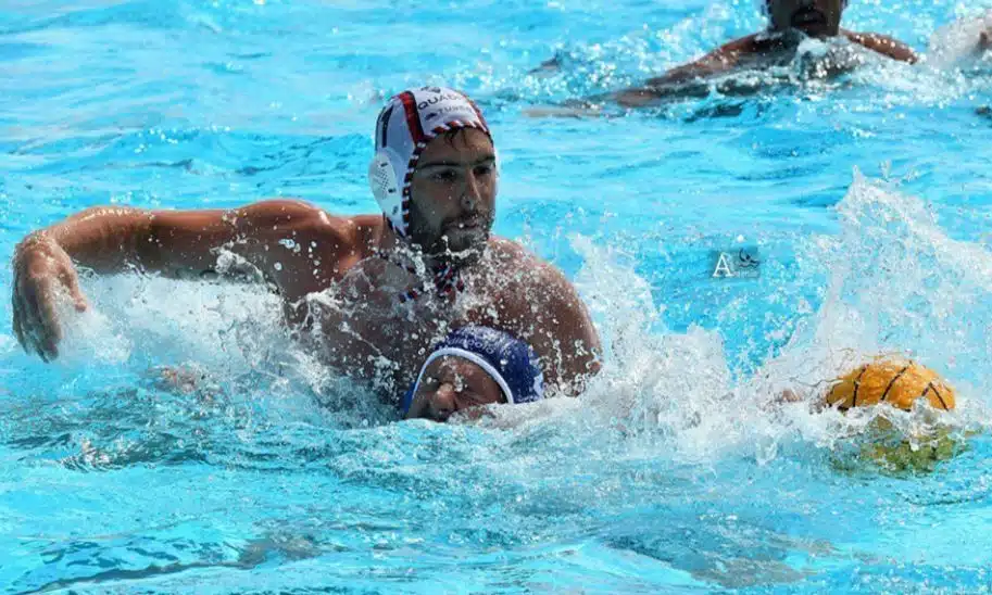Grummy vence disputa com João Pedro na Liga Espanhola de polo - Foto: Arsenio Waterpolo