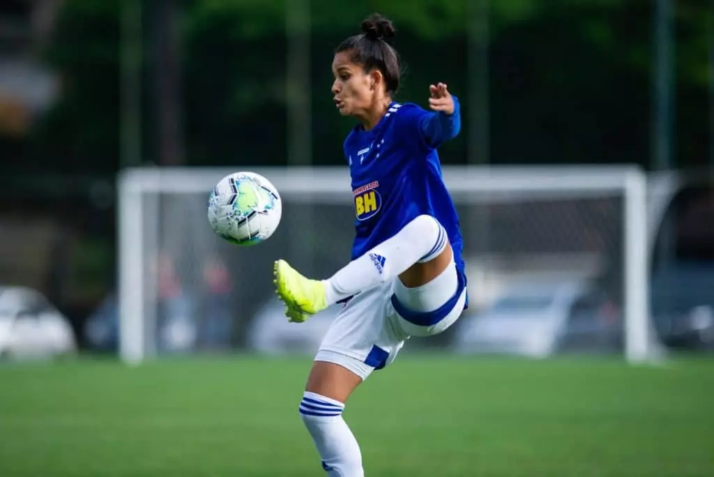 Cruzeiro chega ao G4 e ICESP desencanta. Série A2 tem 1ª rodada do brasileiro de futebol feminino