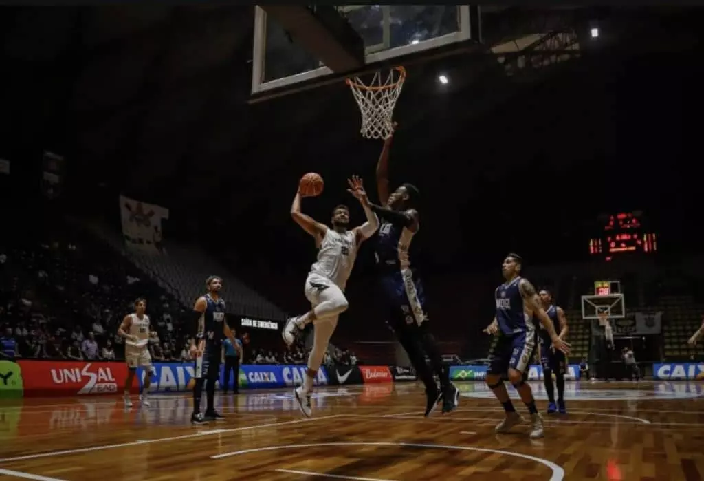 São Paulo e Corinthians vence em casa no NBB