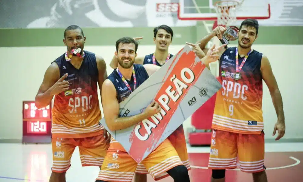 Equipe de Elite do São Paulo DC comemora primeiro lugar na segunda etapa da Liga ANB (Foto: Divulgação/SPDC)