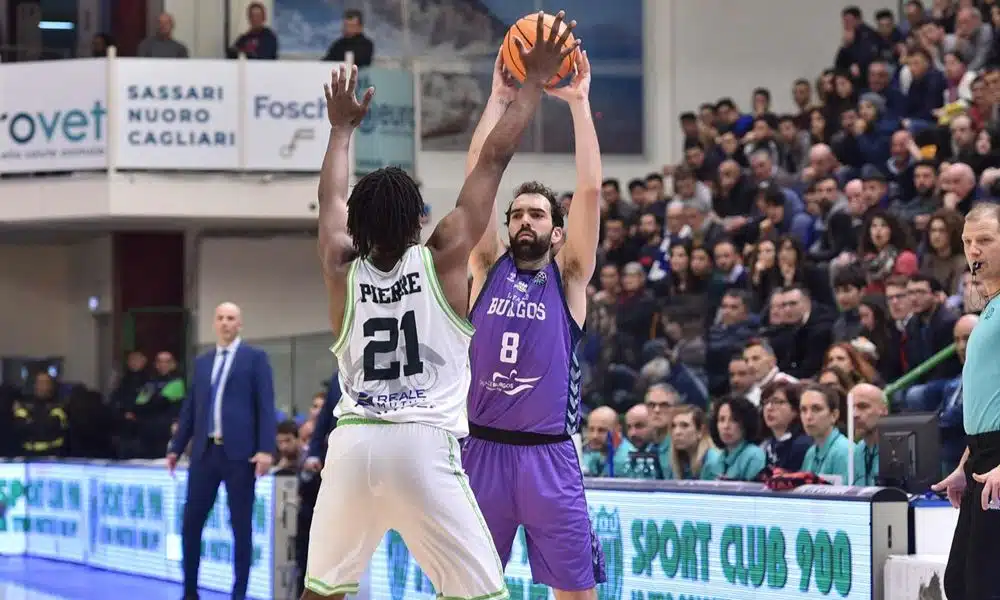 Vitor Benite marcou 30 pontos e foi o destaque do Burgos na Champions League (Foto: Divulgação)