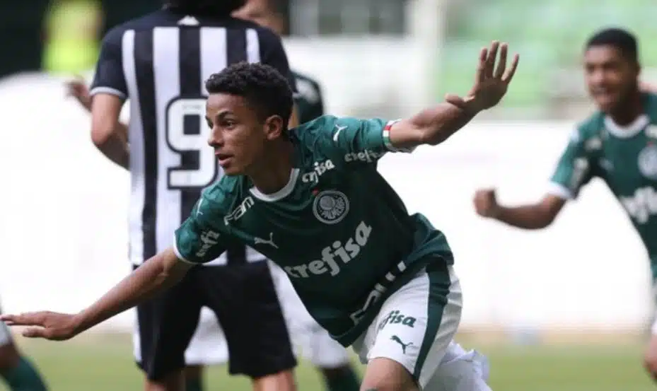 Atacante Giovani foi o destaque da partida, com três gols marcador (Foto: Divulgação/Palmeiras)