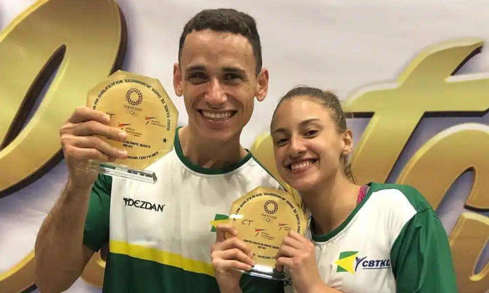 Ícaro Mguel e Milena Titoneli comemoram as vagas olímpicas conquistadas na Costa Rica (Foto: Divulgação/CBTKD)