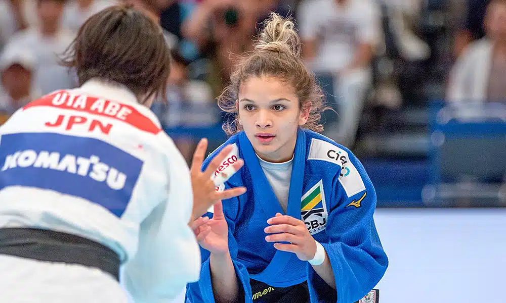 Larissa Pimenta do judô contra Uta Abe