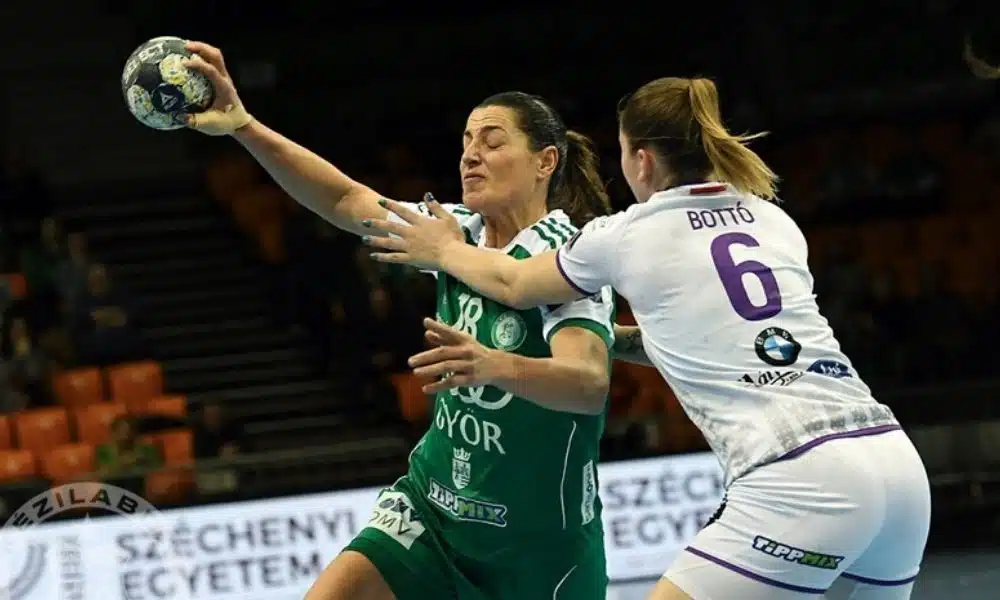 Duda Amorim em ação pelo Gyori no Campeonato Húngaro de handebol, que foi cancelado em meio à pandemia