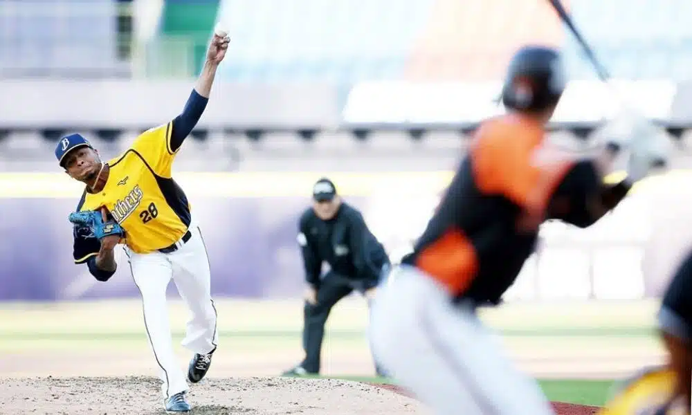 Chinatrust Brothers e Uni-President Lions se enfrentam pela liga de beisebol de Taiwan em meio à pandemia de coronavírus