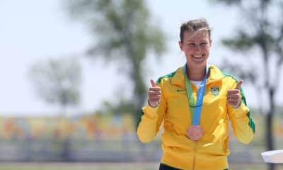 Comissão de Atletas Ana Paula Vergutz Presidente Canoagem