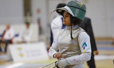 Bia Bulcão celebra nova classificação olímpica da esgrima para tóquio 2020