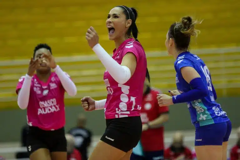 Jaqueline fez uma live no Instagram, clube de vôlei