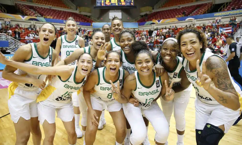 Basquete Seleção Feminina Adriana Medalhista