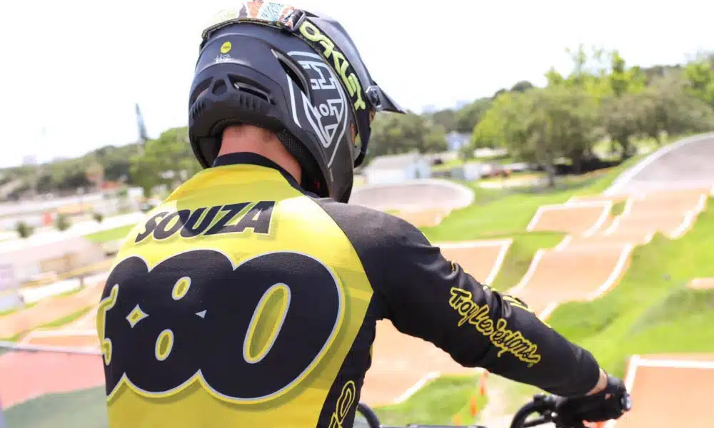 Anderson Ezequiel finalizou neste domingo sua participação na Dixieland Nationals de 2020, etapa do calendário da USA BMX. A competição foi realizada em Powder Springs, cidade do estado da Geórgia, nos Estados Unidos. Em três dias de evento, o ciclista brasileiro venceu na sexta-feira (17) e no sábado (18) e ficou em terceiro no último dia. Andinho foi superado por Jeremy Smith, vencedor, e Joshua Mclean, segundo lugar
