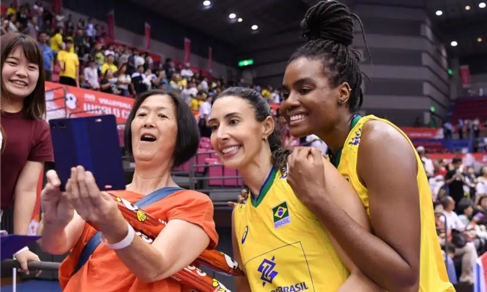O vôlei brasileiro enfrentará um novo mundo na temporada 2020/2021. Com o país vivendo duas crises, financeira e de saúde, o esporte vive um período de incertezas, sem saber quando voltará ao normal ou ao novo normal. A pandemia do coronavírus forçou o fim da Superliga sem um campeão. Com isso, as equipes se viram em um mercado de contratações diferente do usual. Diferença vista também entre feminino e masculino