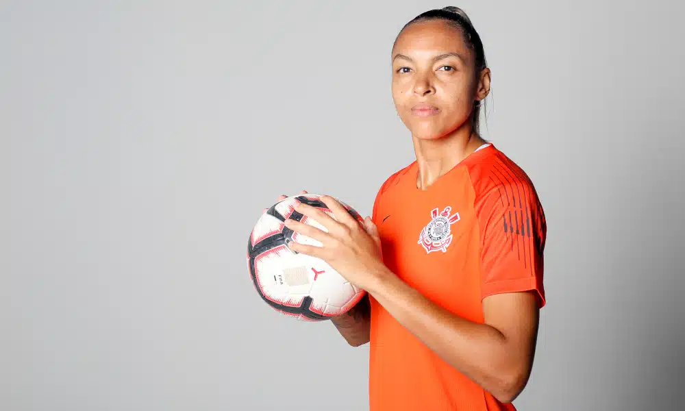 A equipe de futebol feminino do Corinthians sofreu uma baixa em seu elenco para a sequência da temporada. A goleira Taty Amaro, de 24 anos, foi cedida por empréstimo ao FC Nordsjælland, equipe da Dinamarca. Ela ficará no clube dinamarquês pelos próximos quatro meses. Com a saída da arqueira, o Timão fica com três atletas para a posição: Letícia, Tainá e Paty