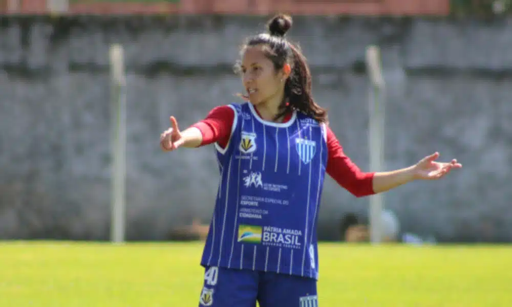 O Avaí Kindermann tem novidade para sua volta no Campeonato Brasileiro. O clube, quarto colocado, com dez pontos, enfrenta o Santos, líder da competição com 15, no próximo domingo (30), às 15h, no estádio Carlos Alberto Costa Neves, em Caçador, Santa Catarina. Para esse jogo, o técnico Jorge Barcellos terá à disposição meia Patrícia Paduim, de 29 anos, que estava no Benfica, de Portugal.
