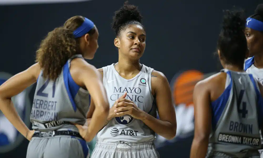 O Minnesota Lynx, time de Damiris Dantas, conquistou sua terceira vitória em quatro jogos na WNBA. Neste sábado (1), a equipe da brasileira venceu novamente o Connecticut Sun. Se na estreia o êxito foi por 77 a 69, desta vez, a vitória foi por 78 a 69. A ala DeWanna Bonner, do Sun, foi a cestinha do jogo com 28 pontos. No Lynx, a armadora Crystal Dangerfield, a ala Napheesa Collier e a pivô Sylvia Fowles foram decisivas