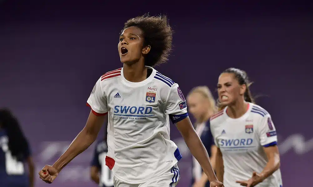 Reinard anotou o gol decisivo para o Lyon no clássico francês