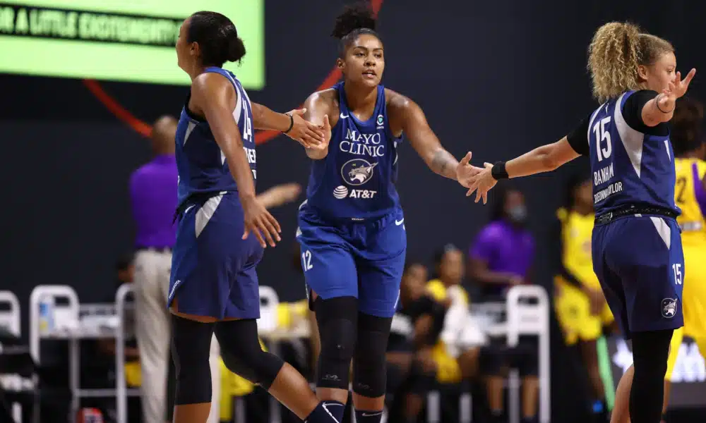 Damiris Dantas entrou em quadra nesta segunda-feira (31) pela WNBA e foi decisiva na vitória do Minnesota Lynx diante do Los Angeles Sparks, por 96 a 78. Depois de sair derrotado no primeiro quarto, o time da brasileira fez um grande segundo período, quando assumiu a dianteira e não deu mais chances ao oponente. Damiris fechou o jogo com 17 pontos, sendo dez no momento que a virada aconteceu