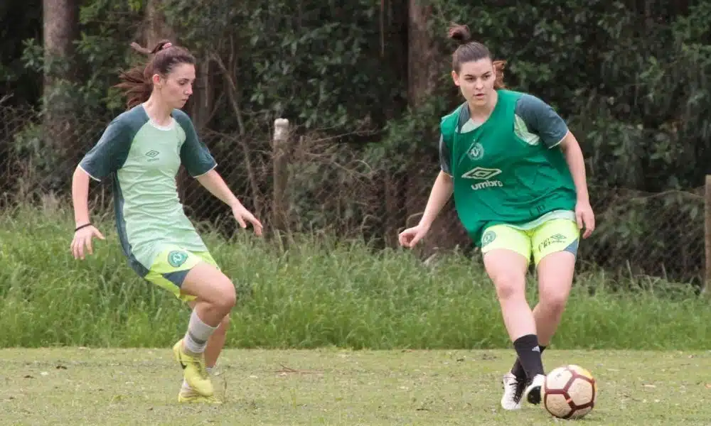 Chapecoense volta aos treinos