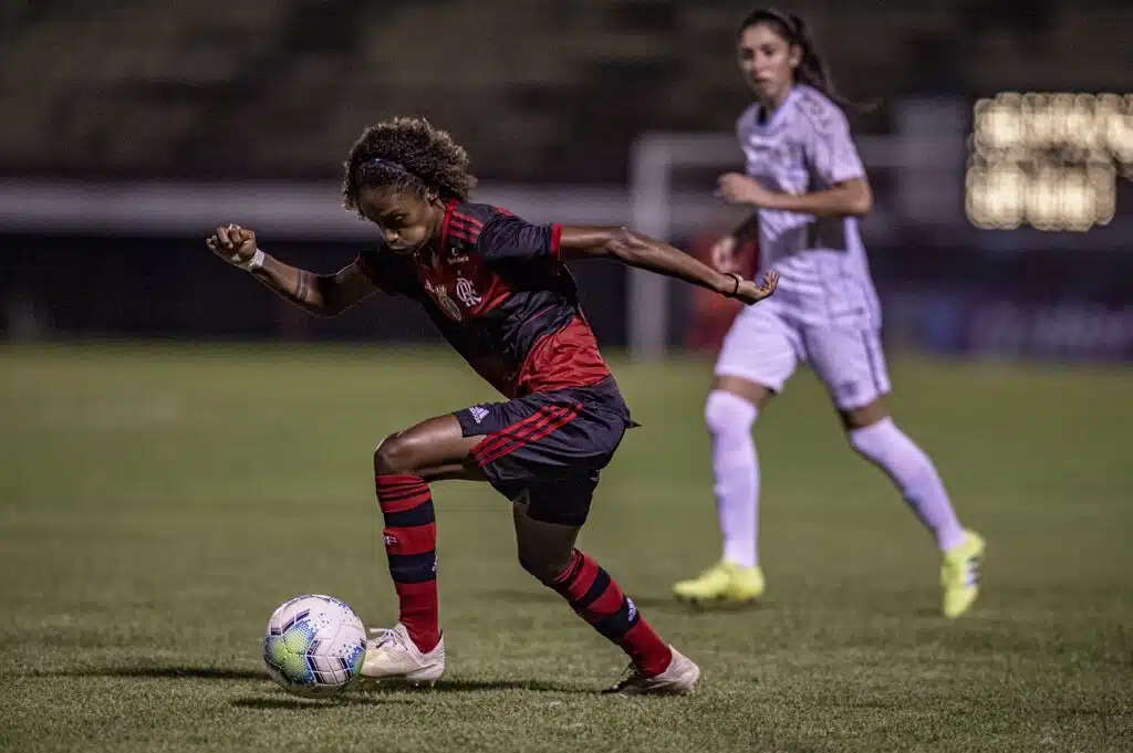 Flamengo bate o Grêmio e encosta no G8 do Brasileiro Feminino