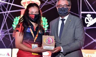 Isabelle na premiação das melhores do ano na Espanha