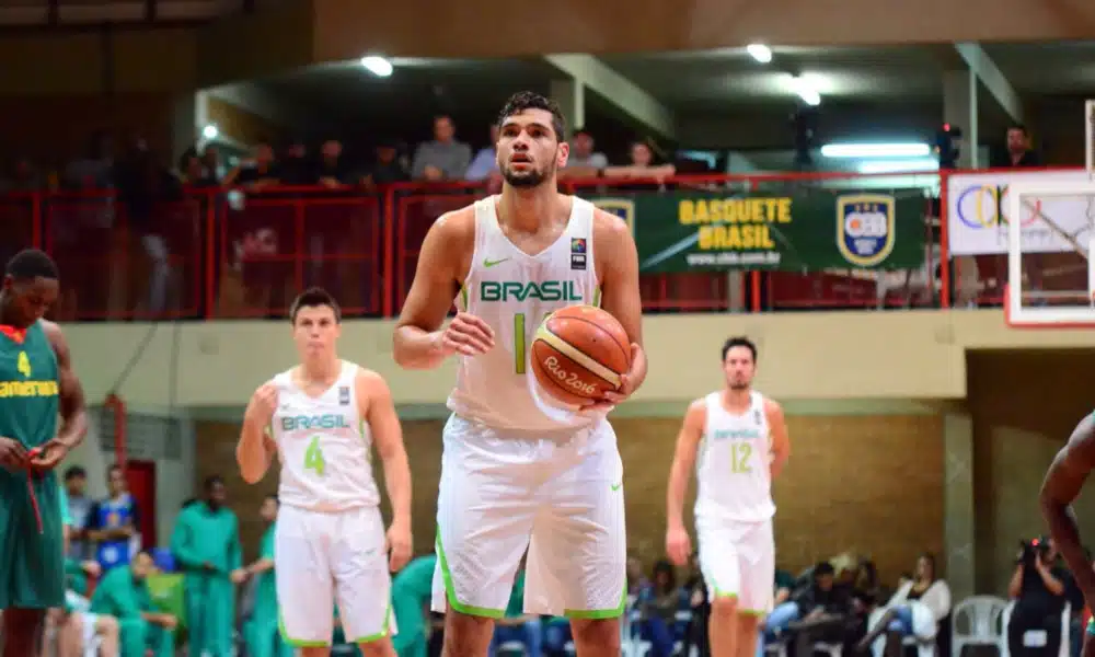 A Liga ACB divulgou seu calendário para a temporada 2020/21 e a competição, que começa no dia 19 de setembro, contará com seis jogadores brasileiros. Marcelinho Huertas, no Iberostar Tenerife, Rafa Luz e Augusto Lima, no Ucam Murcia, Vitor Benite, no San Pablo Burgos, Felipe dos Anjos, no RETAbet Bilbao Basket, e Leo Meindl, no Baloncesto Fuenlabrada, são os representantes do basquete do Brasil no Campeonato Espanhol