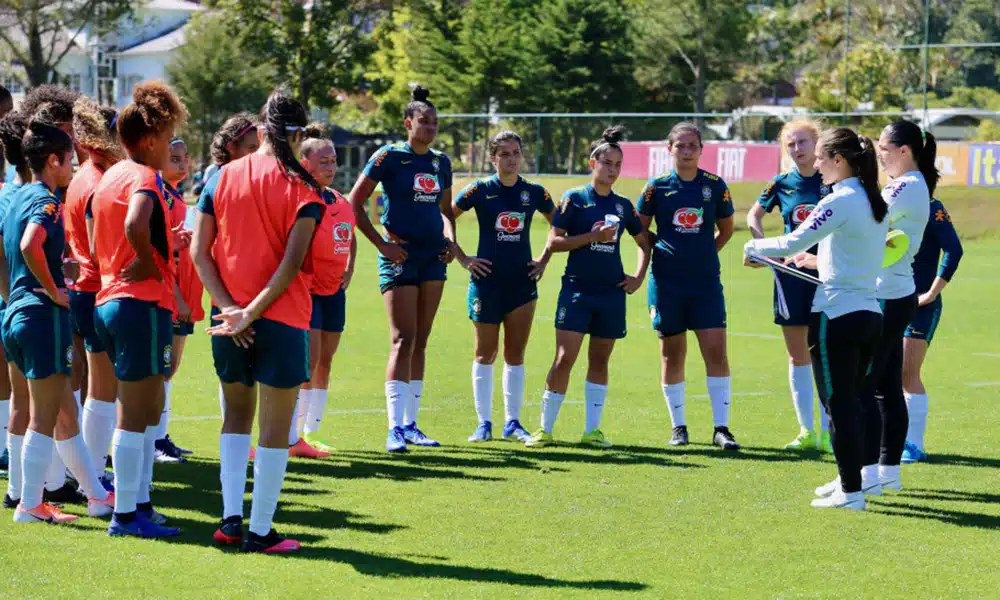 Simone Jatobá seleção feminina sub-17 futebol