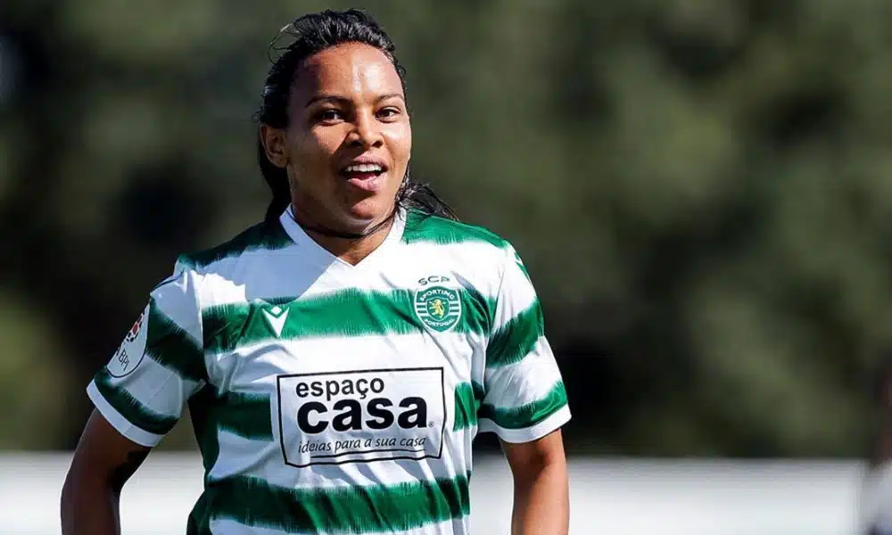 Raquel Fernandez anotou três gols na goleada do Sporting