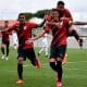 O Campeonato Brasileiro Sub-20 tem um novo líder. Neste domingo (18), o Athletico-PR bateu o Atlético-MG no CT do Cajú, em Curitiba, por 2 a 0, e assumiu a primeira colocação, com 15 pontos e um gol a mais de saldo que o Fluminense (9 a 8). Os gols do Furacão foram anotados por Luan Patrick e João Pedro. No outro duelo na parte de cima da tabela, o Cruzeiro ganhou do Palmeiras, 2 a 1, no Sesc Alterosas, em Belo Horizonte, e subiu para a quarta posição.
