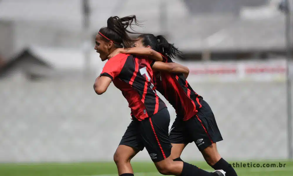 Athletico-PR e Toledo-Coritiba abriram a rodada do Campeonato Brasileiro Feminino A2. Os dois clubes integram o Grupo F da competição e foram goleados na primeira rodada. Com ampla superioridade em campo, as Gurias Furacão ganharam do rival paranaense com facilidade, por 5 a 1. Os gols foram anotados por Isa Momesso, Milena (duas vezes), Lele e Thais Prado. O adversário fez o tento de honra com Bruna