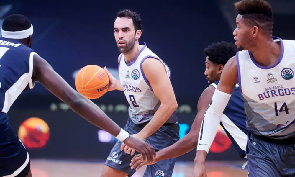 O ala Vitor Benite, que fez história no último domingo (4) com a conquista da Champions League masculina, voltou a jogar nesta quinta-feira (8) pela quarta rodada da Liga ACB, o Campeonato Espanhol de basquete masculino. O Hereda San Pablo Burgos atuou como visitante e ganhou do Casademont Zaragoza, por 100 a 86. Com o resultado positivo, o time do brasileiro chegou ao seu terceiro triunfo em quatro jogos.