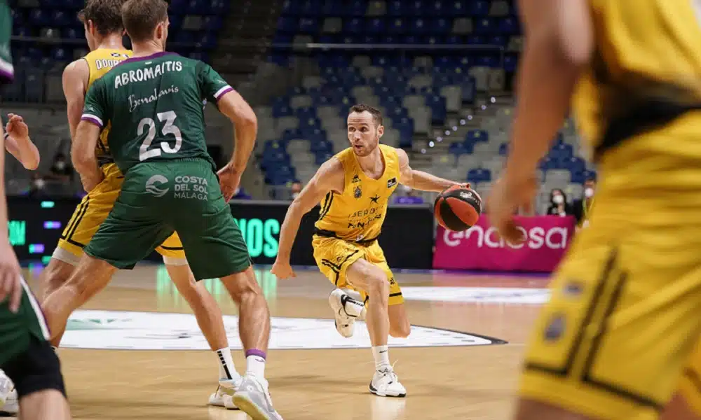 Huertas é destaque e Tenerife segue invicto no espanhol