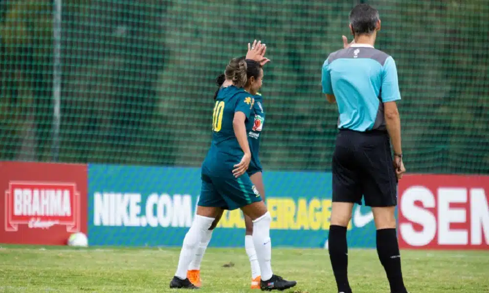 Seleção Feminina realizou um jogo-treino para encerrar período de treinos