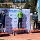 Integrante da equipe brasileira de esqui cross country no alto do pódio na Espanha